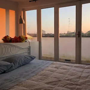 Charming 1-bed In Italia